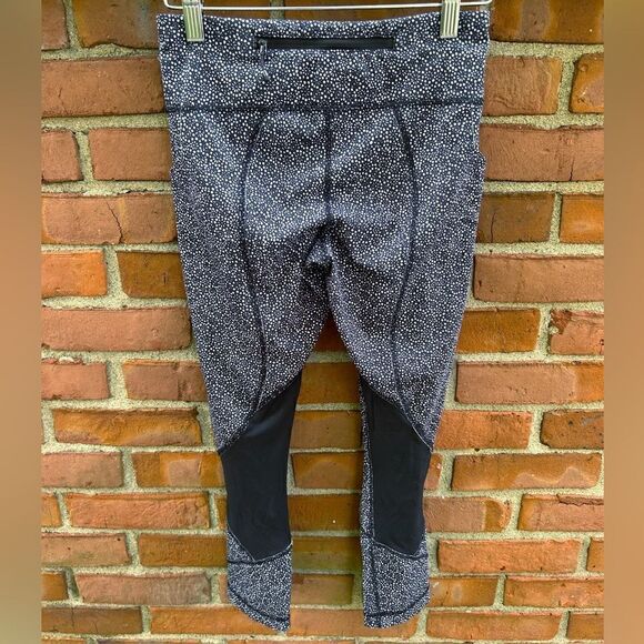 Lululemon Pace Rival Crop Legging in Freckle Flower Black White - Picture 4 of 10